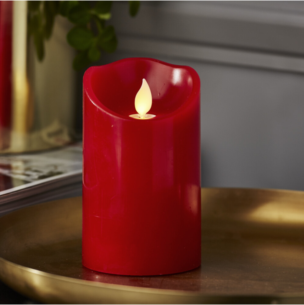 Hübsche rote LED Kerze von Star Trading mit beweglicher Flamme