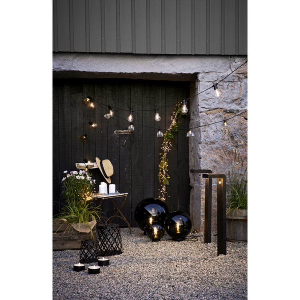 Stilvolle LED Teelichter von Star Trading, kunstvoll imitiert Feuer in weiß schwarz Farbe, ideal für den Außenbereich