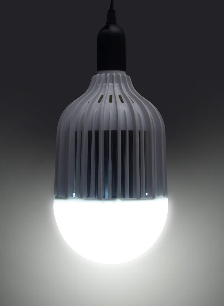 Hochwertige Glühbirne von der Marke LED Universum, optimale Beleuchtungsstärke und Qualität