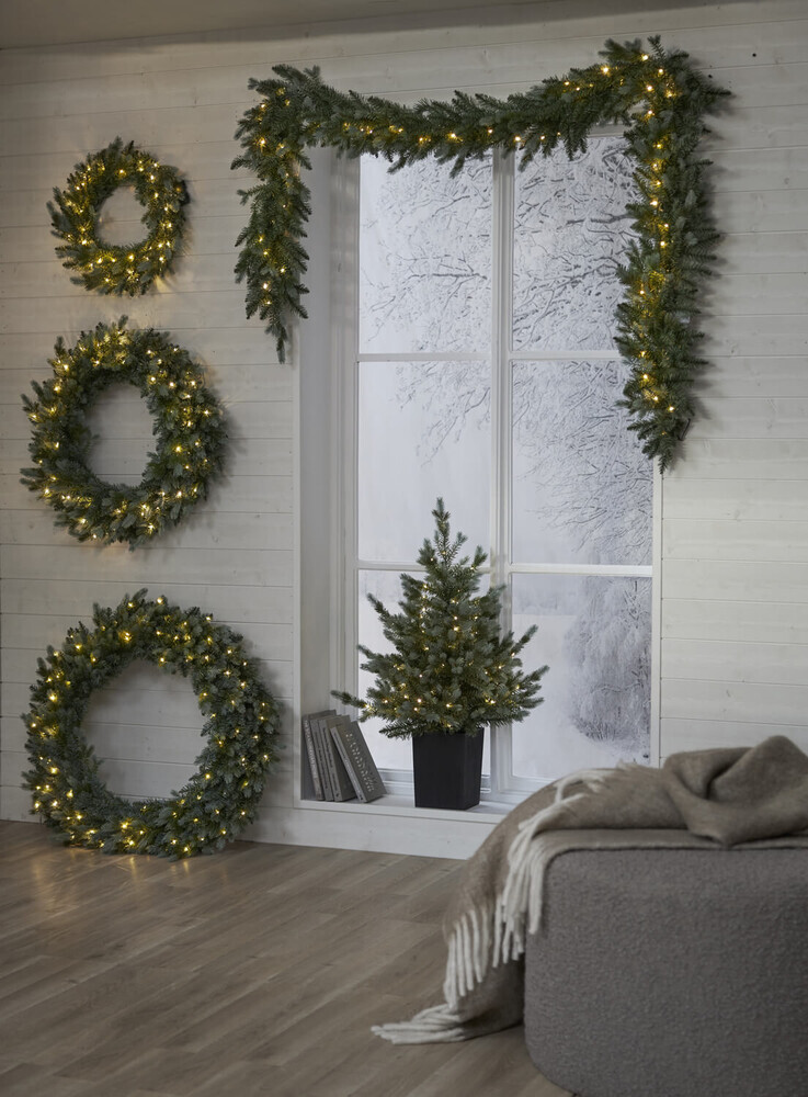 Schöner 55 cm großer Weihnachtskranz mit 40 warmweißen LEDs in Graugrün von Star Trading