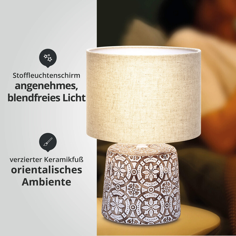 Formschöne, runde Tischleuchte aus Keramik mit gemustertem Stoffschirm in Braun von LED Universum