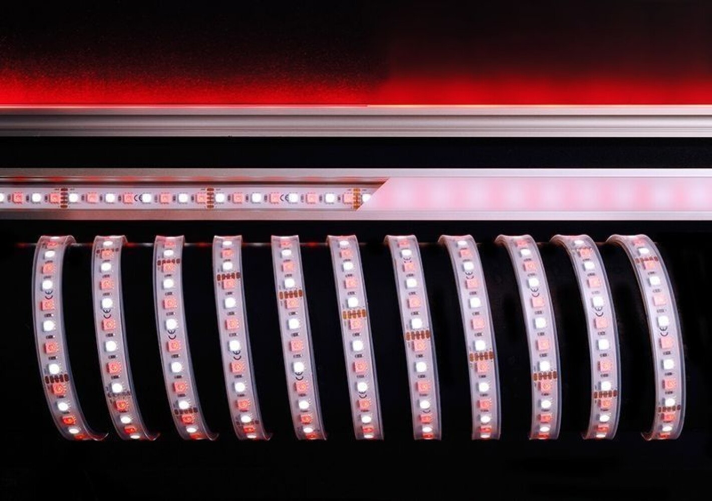 Stilvolles Bild eines flexiblen LED Streifens von der Marke Deko-Light.