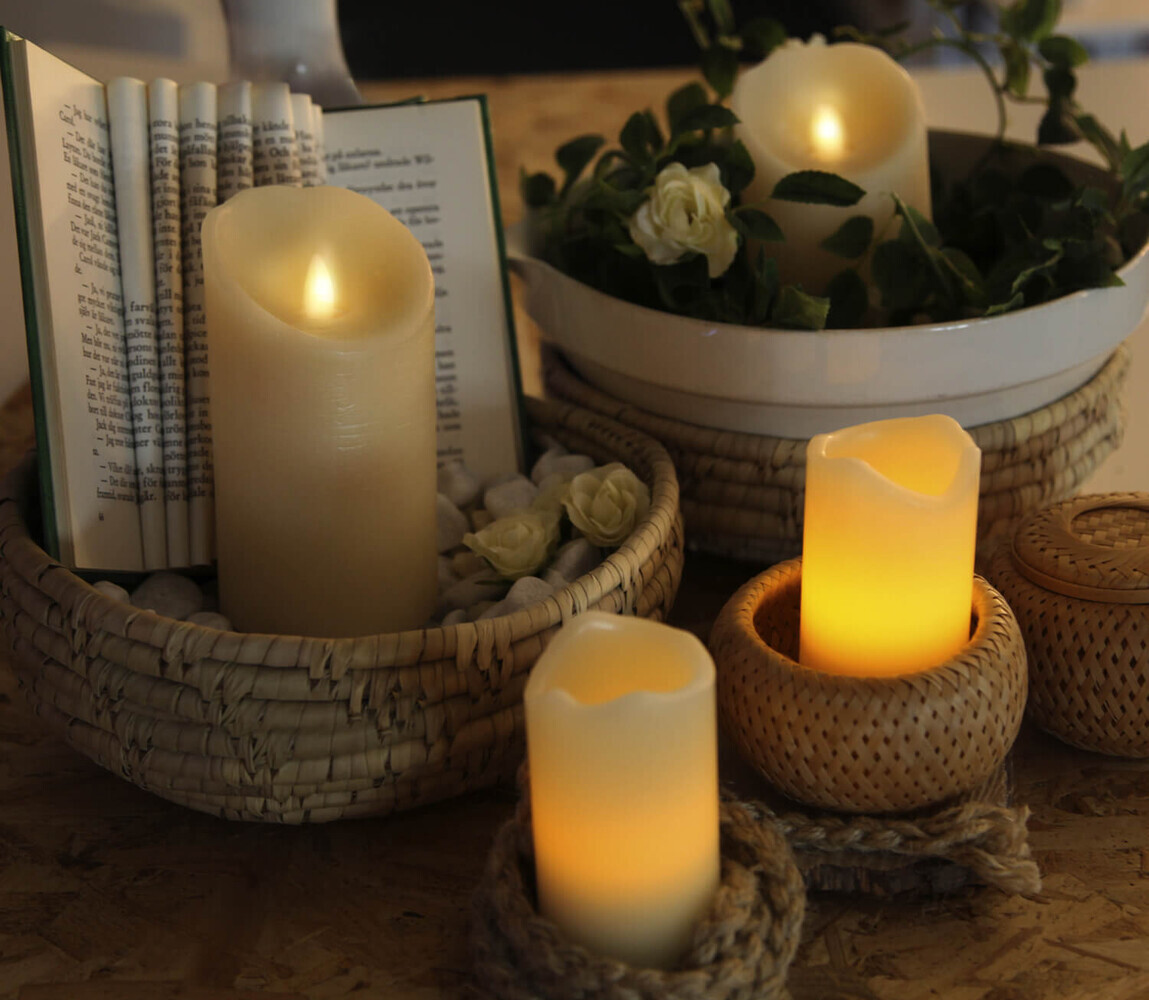 Weißes 2er Set LED Kerzen von Star Trading mit amber LED und batteriebetrieben