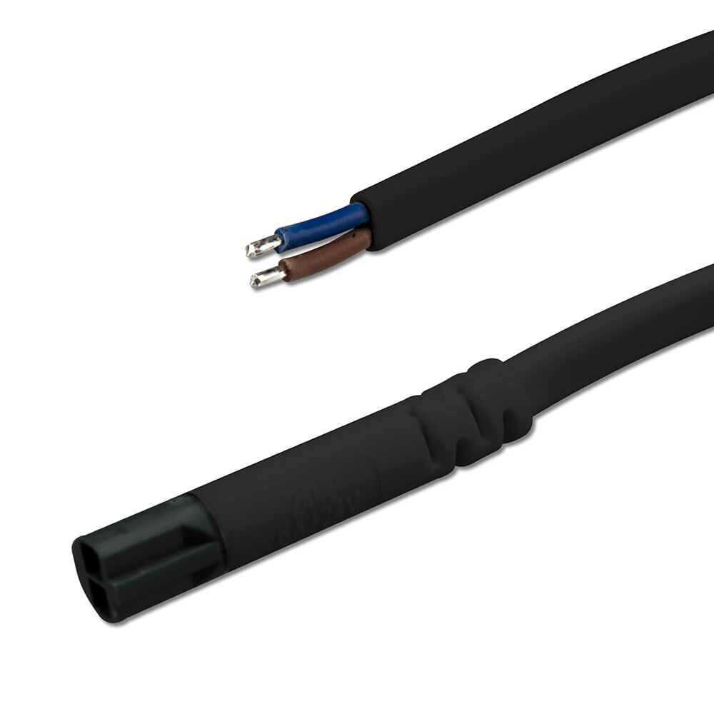 Schickes schwarzes Anschlusskabel und Stecker von Isoled im praktischen Mini-Plug Design