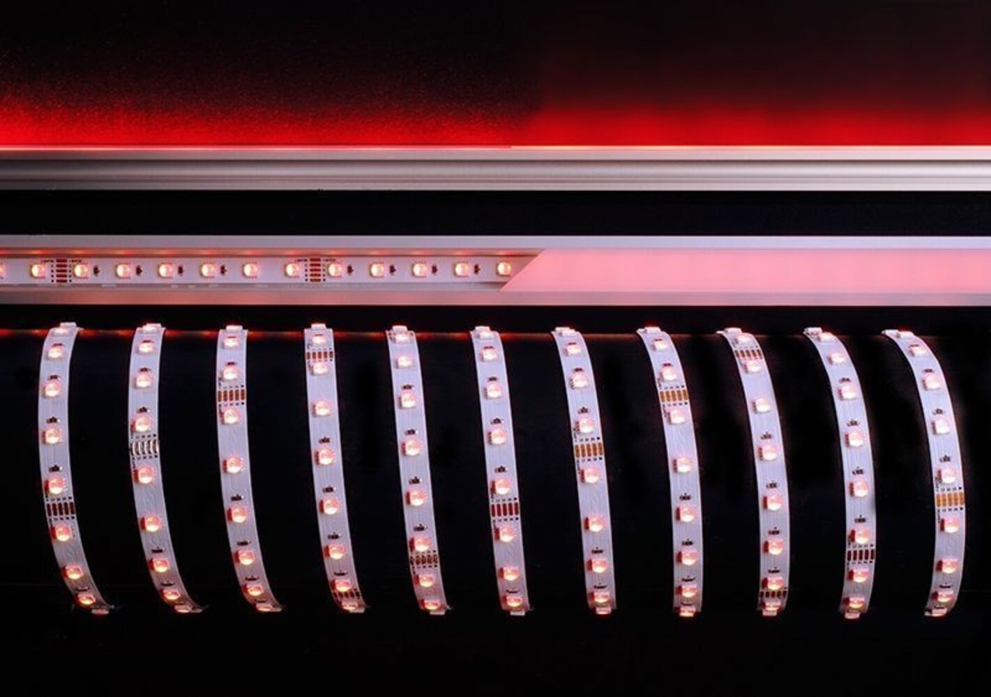 Flexibler Deko-Light LED Streifen in leuchtendem RGB 3000K