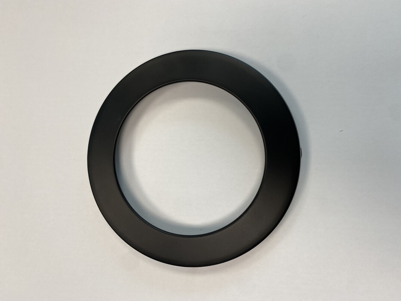 Attraktives Deko-Light Zubehör, die Abdeckung in Schwarz für Deckeneinbauleuchte Acrux 90 mit einer Höhe von 10 mm