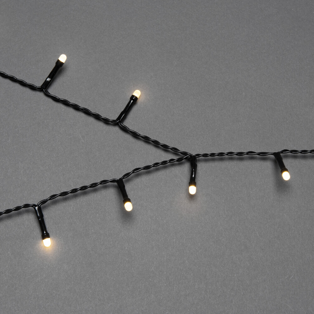 Eindrucksvolle Lichterketten von Konstsmide, mit warm weißen Dioden und schwarzes Kabel