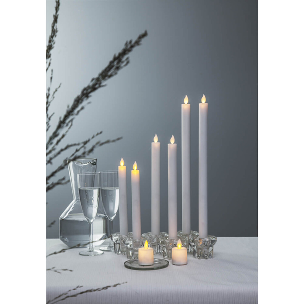 Weiße, lange LED Kerzen im 2er Pack von Star Trading mit beweglicher Flamme