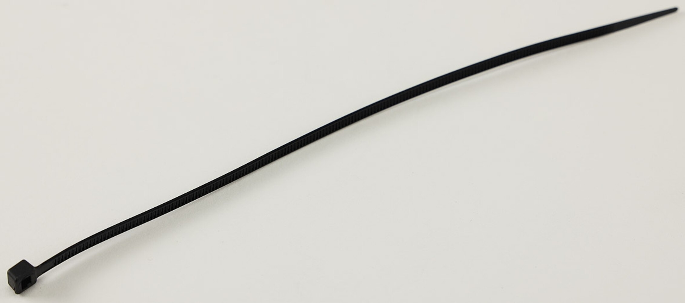 Robuste schwarze Kabelbinder von Chilitec mit hoher Zugkraft.