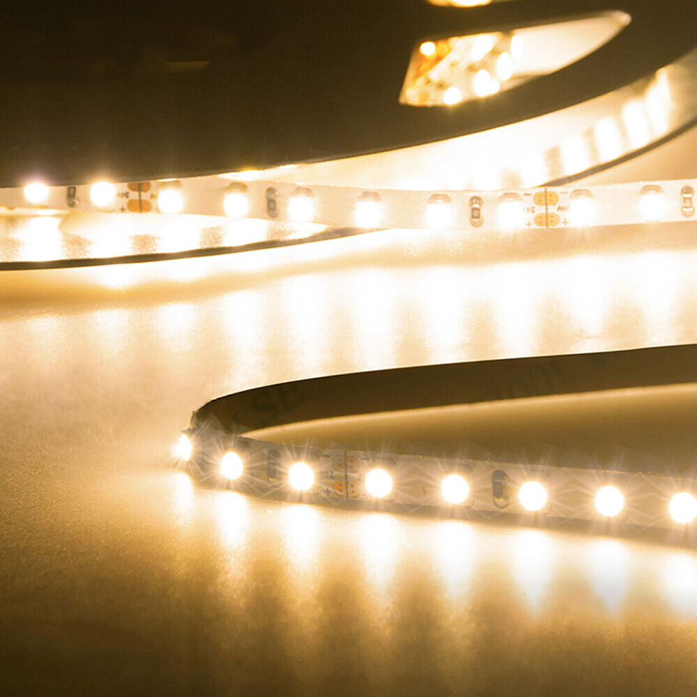 hochwertiger LED-Streifen von Isoled in warmweißem Licht
