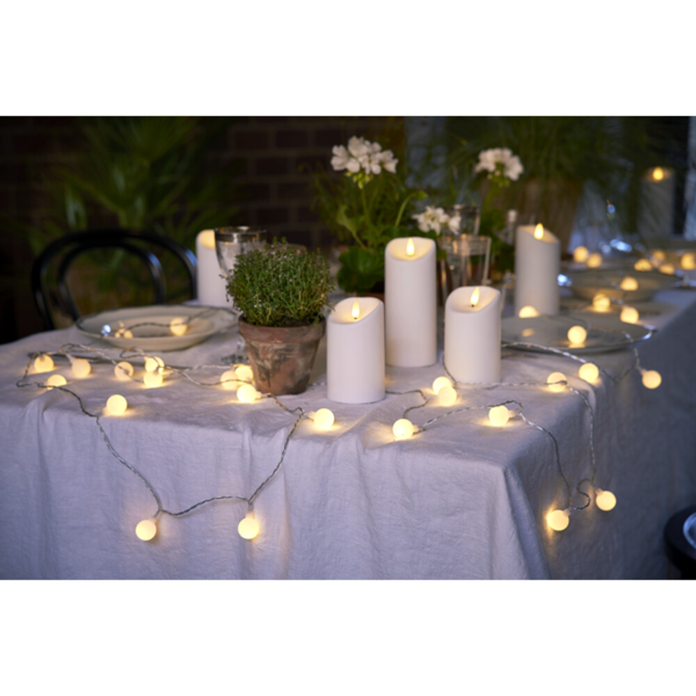 Weiße, flackernde LED-Kerze aus Kunststoff von Star Trading
