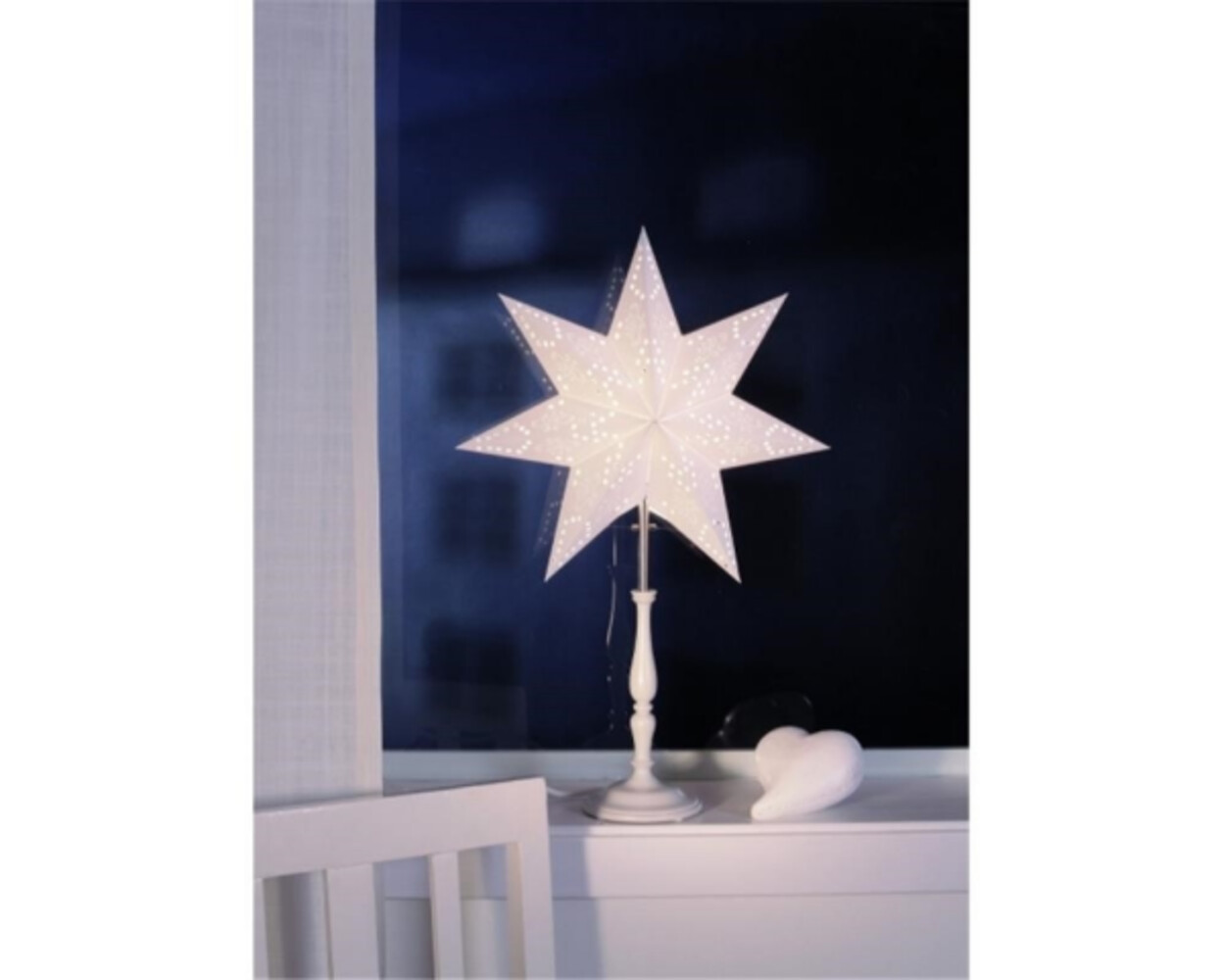 Stehlampe in Weiß aus Holz und Papier von Star Trading, die eine romantische Atmosphäre mit ihren MiniStar-Details schafft
