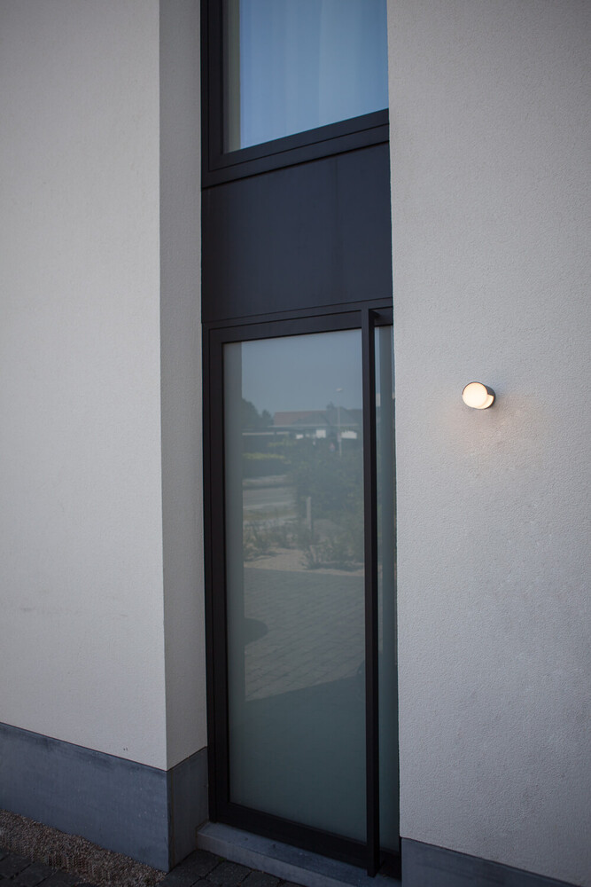 Eindrucksvolle LED Außenwandleuchte Cyra von ECO-LIGHT, Meisterwerk der modernen Beleuchtung