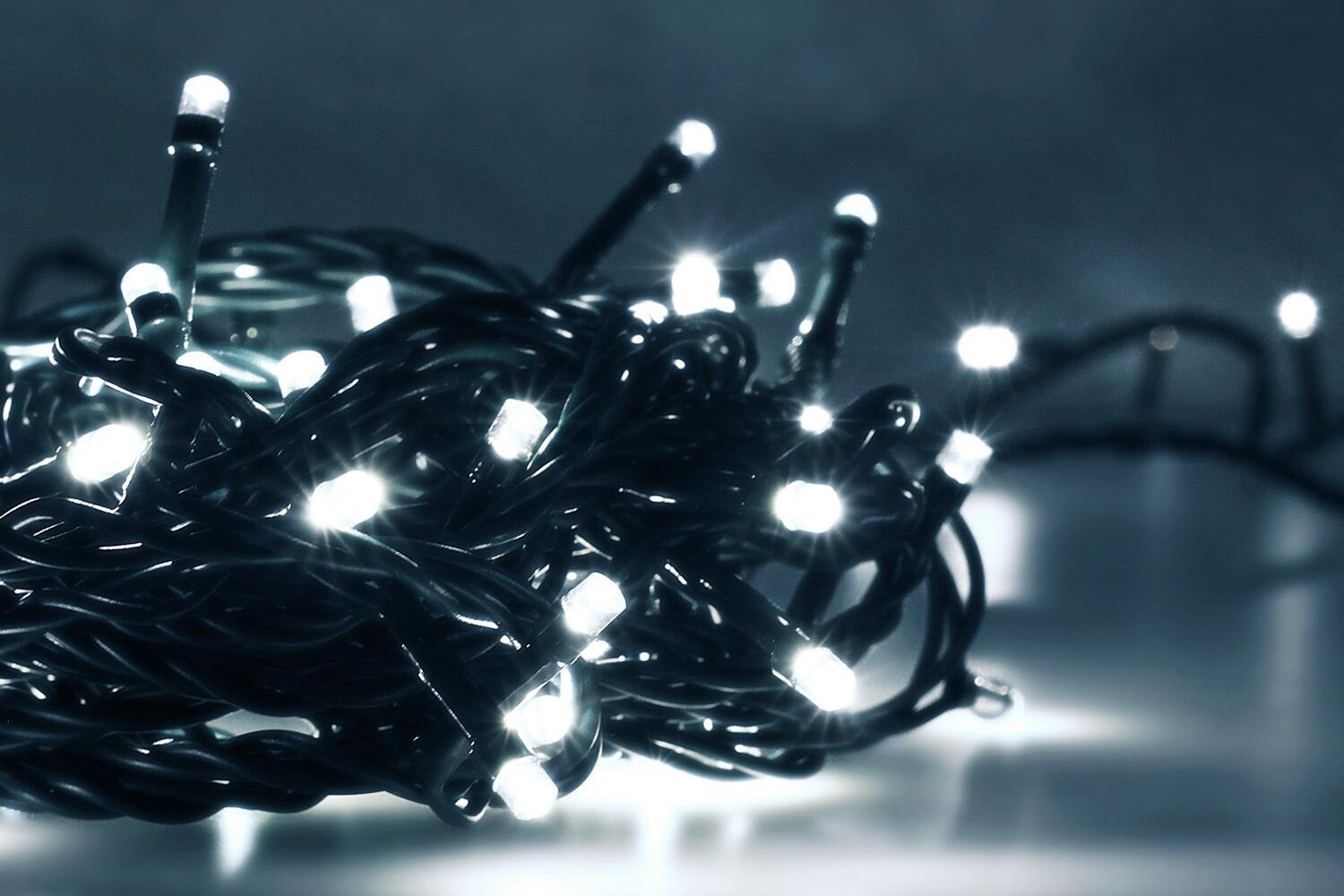LED Universum LED Lichterkette kaltweiß mit 100 LEDs, von LED Universum, wunderschön und stilvoll