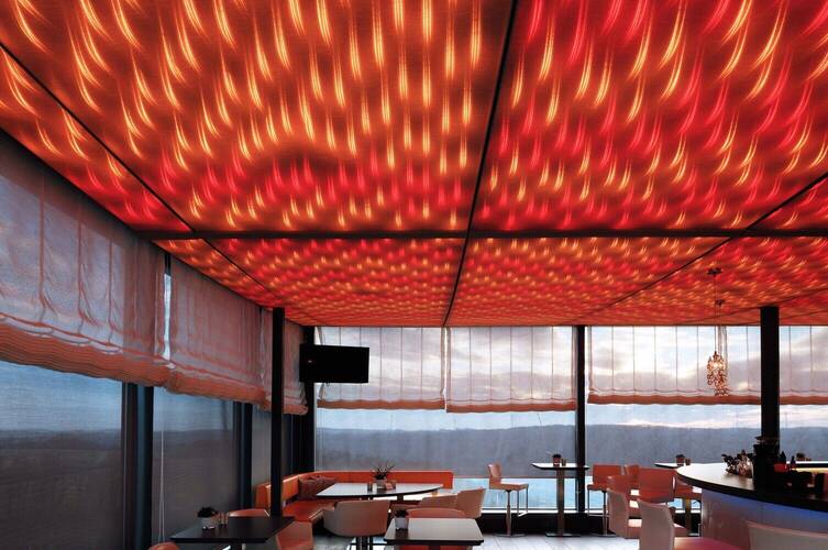 Hochwertiges LED Panel der Marke Deko-Light, leuchtet in warmweißem Licht, perfekt für moderne Raumbeleuchtung