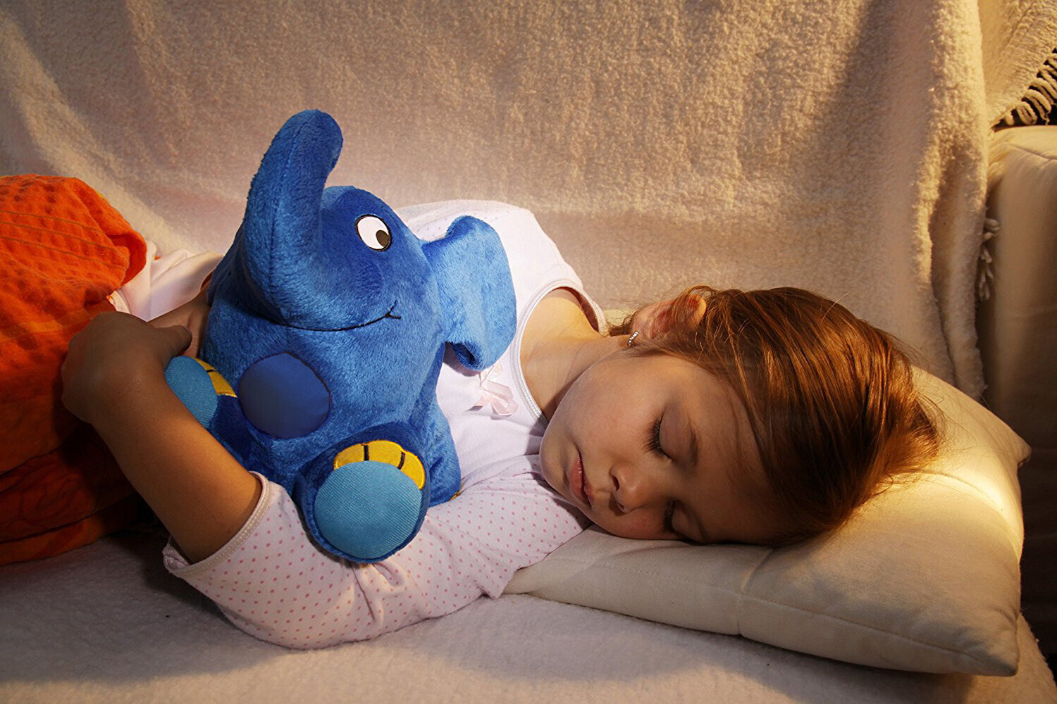 Ein gemütliches Ansmann Nachtlicht, geformt wie ein liebenswerter Elefant, der süße Träume und eine entspannte Atmosphäre im Kinderzimmer schafft.