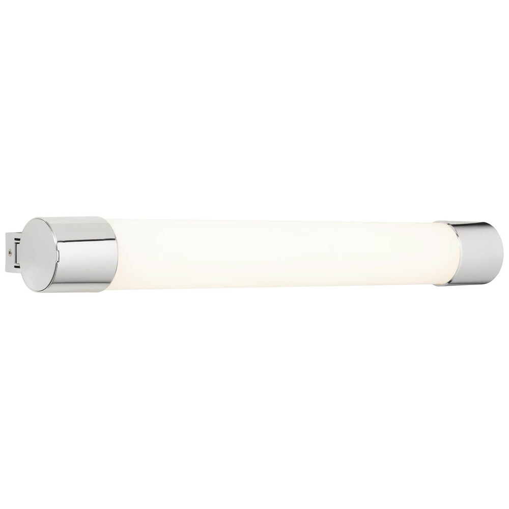 Weiße Wandlampe mit Chromakzenten und integrierter Steckdose von der Marke Brilliant