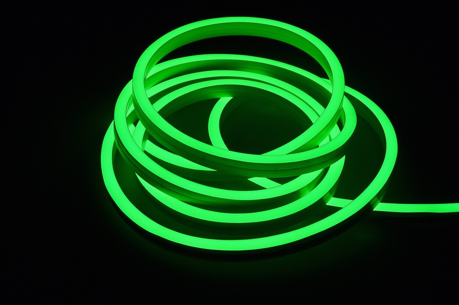 Deko-Light flexibler LED Streifen in leuchtendem RGBW, mit seitlicher Ansicht und Wasserbeständigkeit IP68