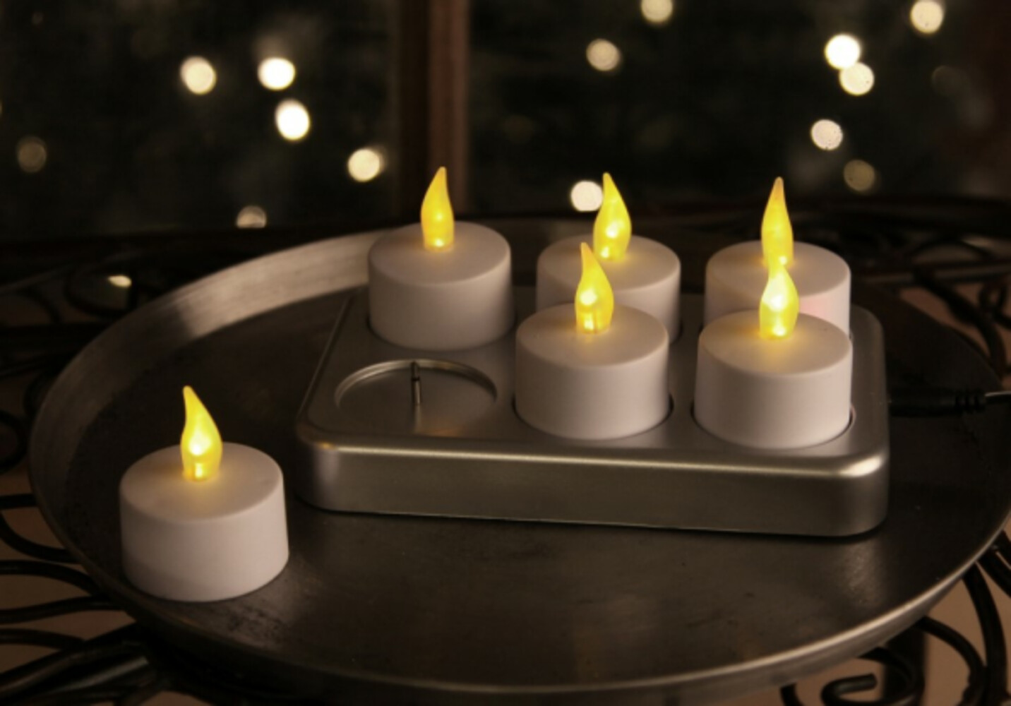 Wiederaufladbare LED Teelichter von Star Trading mit schöner flackernder weißer Beleuchtung