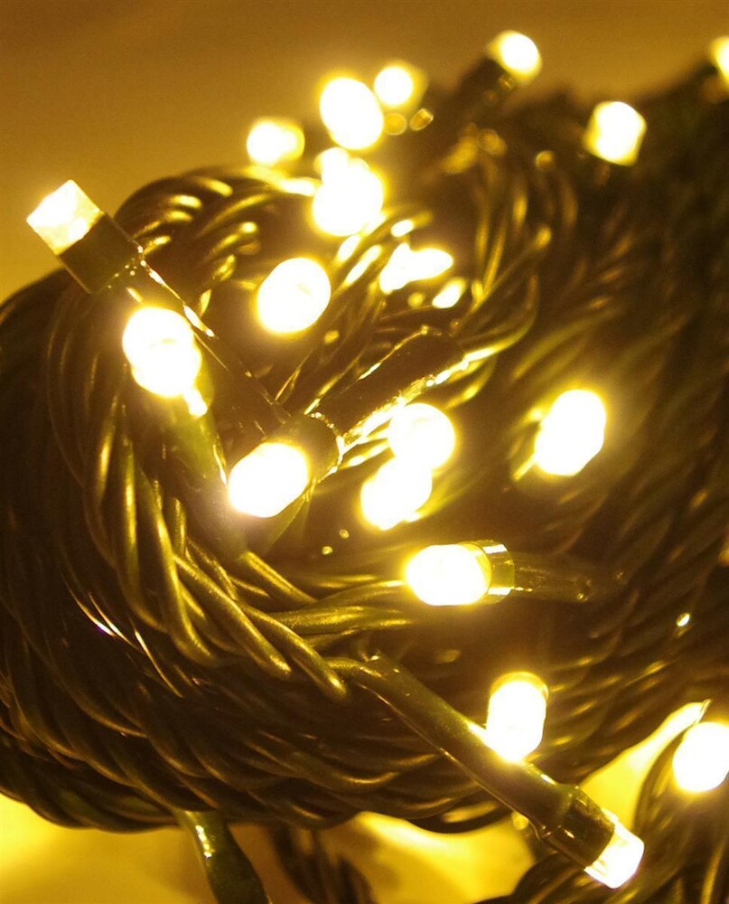 LED Lichterkette warmweiß mit 200 LEDs von LED Universum, wunderschön beleuchtet, perfekt für die Festtagsdekoration