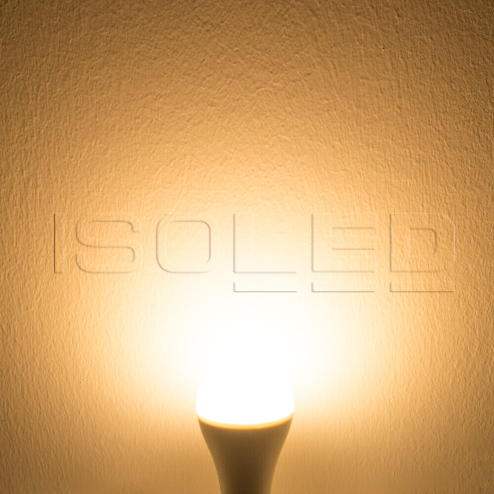 Hochwertiges LED-Leuchtmittel von Isoled in warmweißem Licht und milchiger Abdeckung