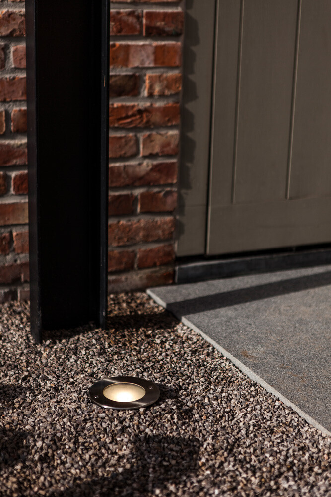 Schicker ECO-LIGHT Bodeneinbaustrahler mit minimalistischer Gestaltung in Alu und Glas