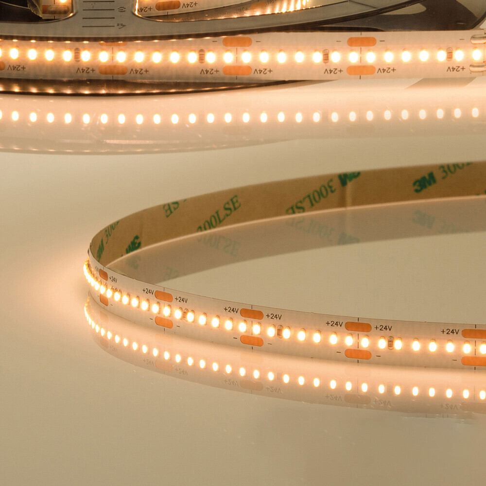 Produktbild des ultrawarmweißen LED Streifen von Isoled mit 280 LEDs pro Meter und 15W