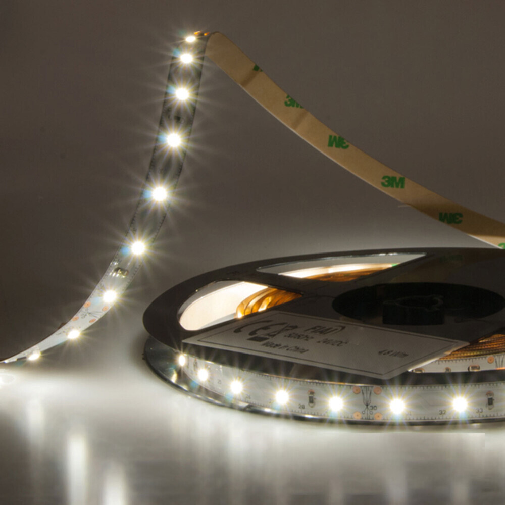 Hochwertiger neutralweißer LED Streifen von Isoled mit hoher Leuchtkraft