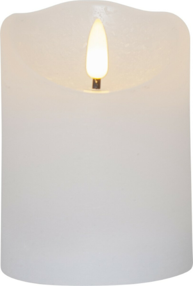 Attraktive, naturgetreue LED Kerze von Star Trading abstrahlt ein warmes, weißes Licht.