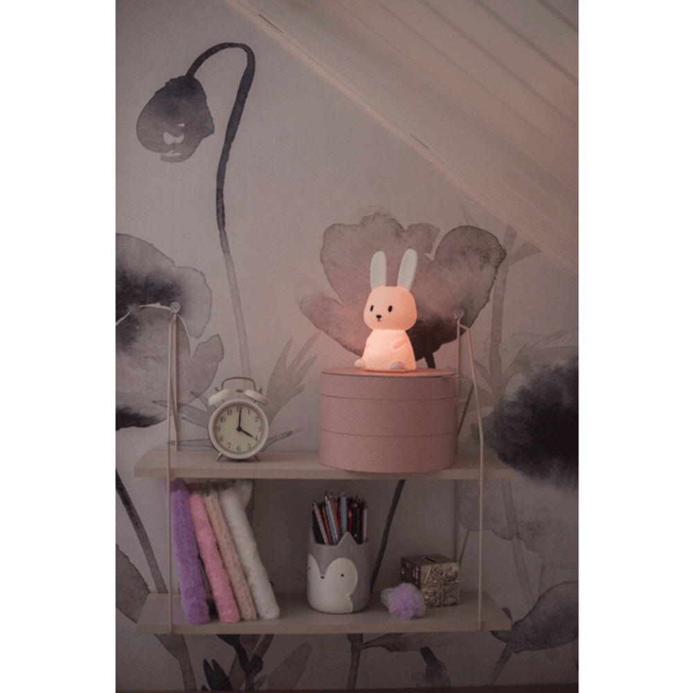 Bezauberndes LED Nachtlicht in Form eines weißen Hasen von Star Trading mit einstellbaren Farben und Touchsensor