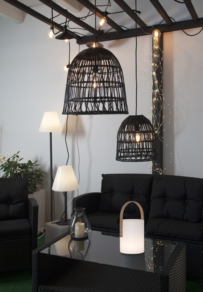 Stilvoller, schwarzer Lampenschirm von Star Trading mit einer Größe von etwa 30 x 33 cm, speziell für Outdoor-Nutzung