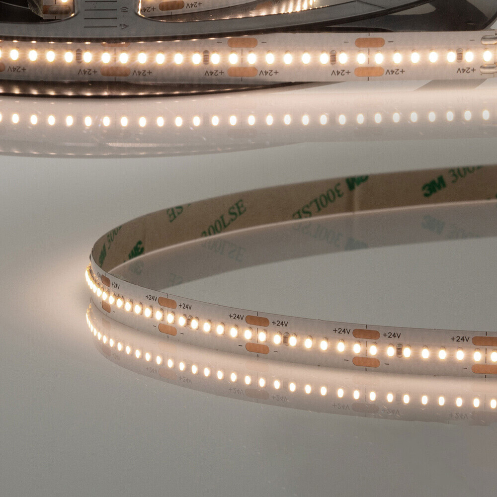 Hochqualitativer LED Streifen von Isoled in neutralweißem Licht