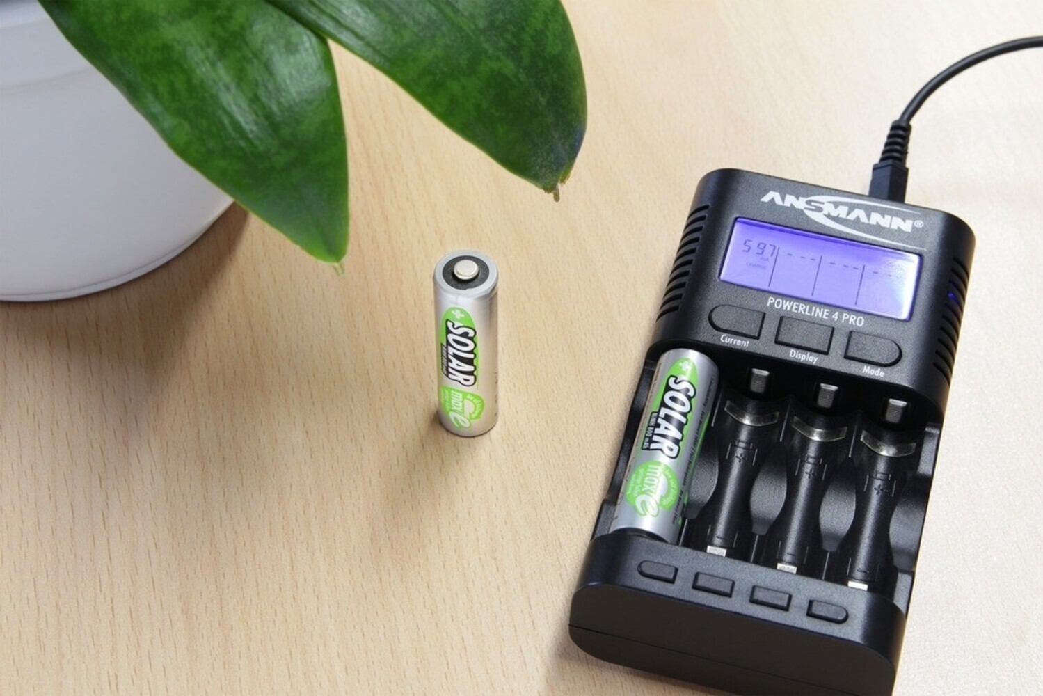 Hochwertige AA Batterien der Marke Ansmann in einer 2er-Blisterverpackung