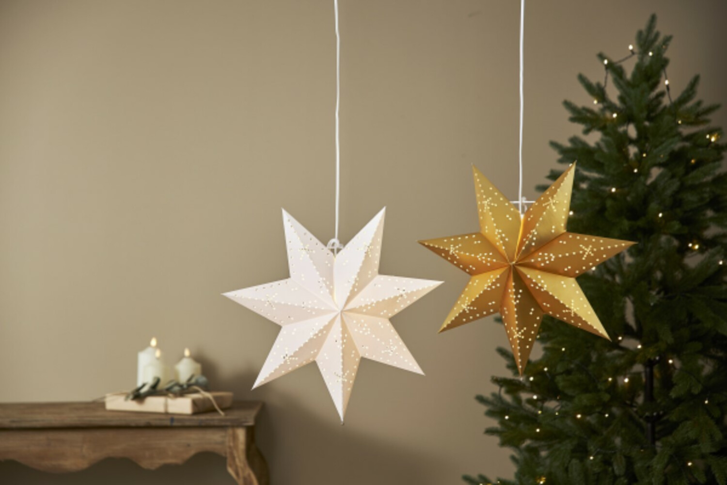 Stilvolle weiße Papierstern Lampe von Star Trading mit charmantem Lochmuster und E14 Fassung
