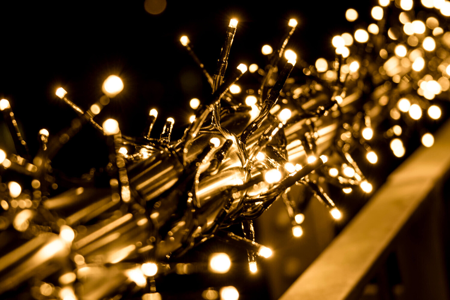 LED Universum LED Büschellichterkette warmweiß von LED Universum, ca 7m Länge, 480LEDs, 3m Zuleitung, Cluster Lichterkette, Stimmungsbeleuchtung spritzwassergeschützt für innen und außen, Weihnachten, Feier, Wohnzimmer, Garten, Terasse