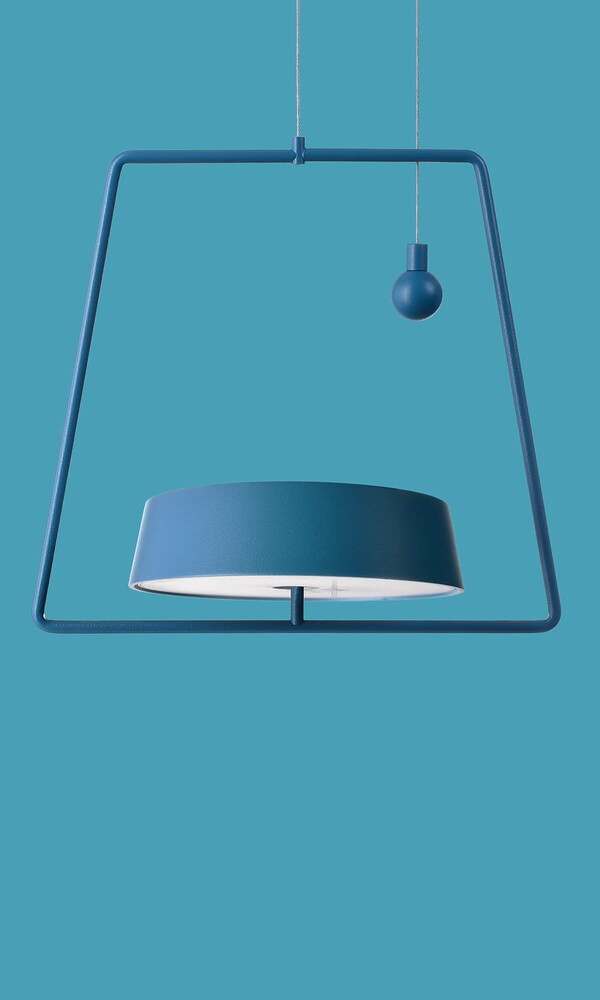 Blaue Dekoleuchte im Pendeldesign von Deko-Light