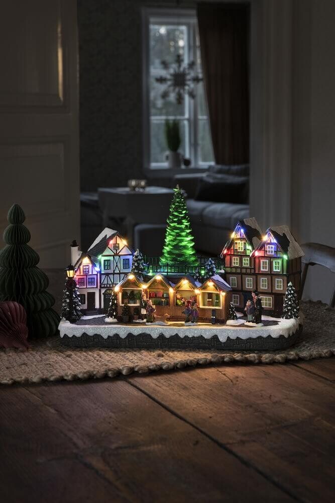Bunte LED-Szenerie von Konstsmide mit funkelnden Lichtern und winterlichem Weihnachtsmarkt-Thema