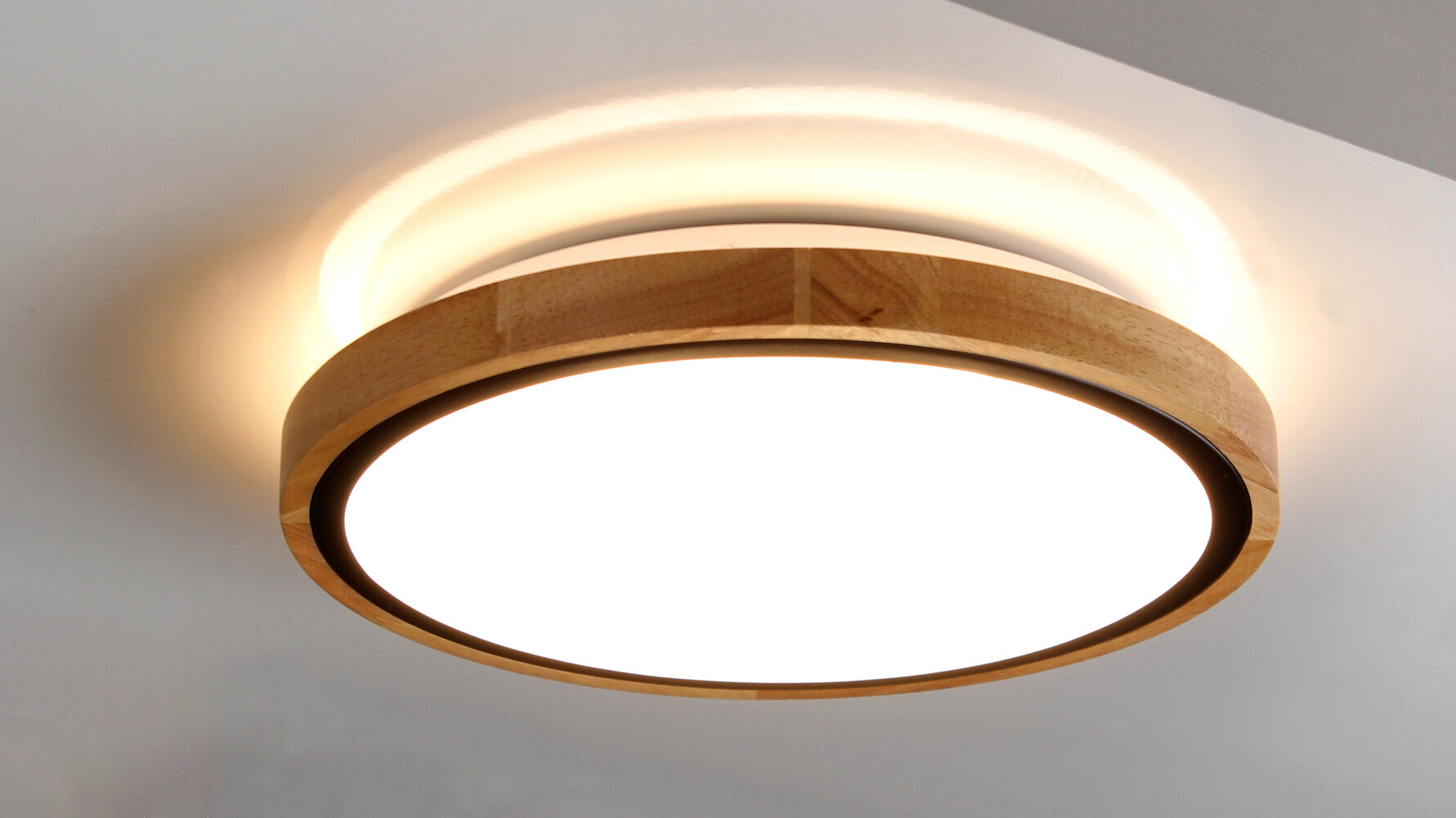 Hochwertige ECO-LIGHT LED Deckenleuchte mit modernem Design