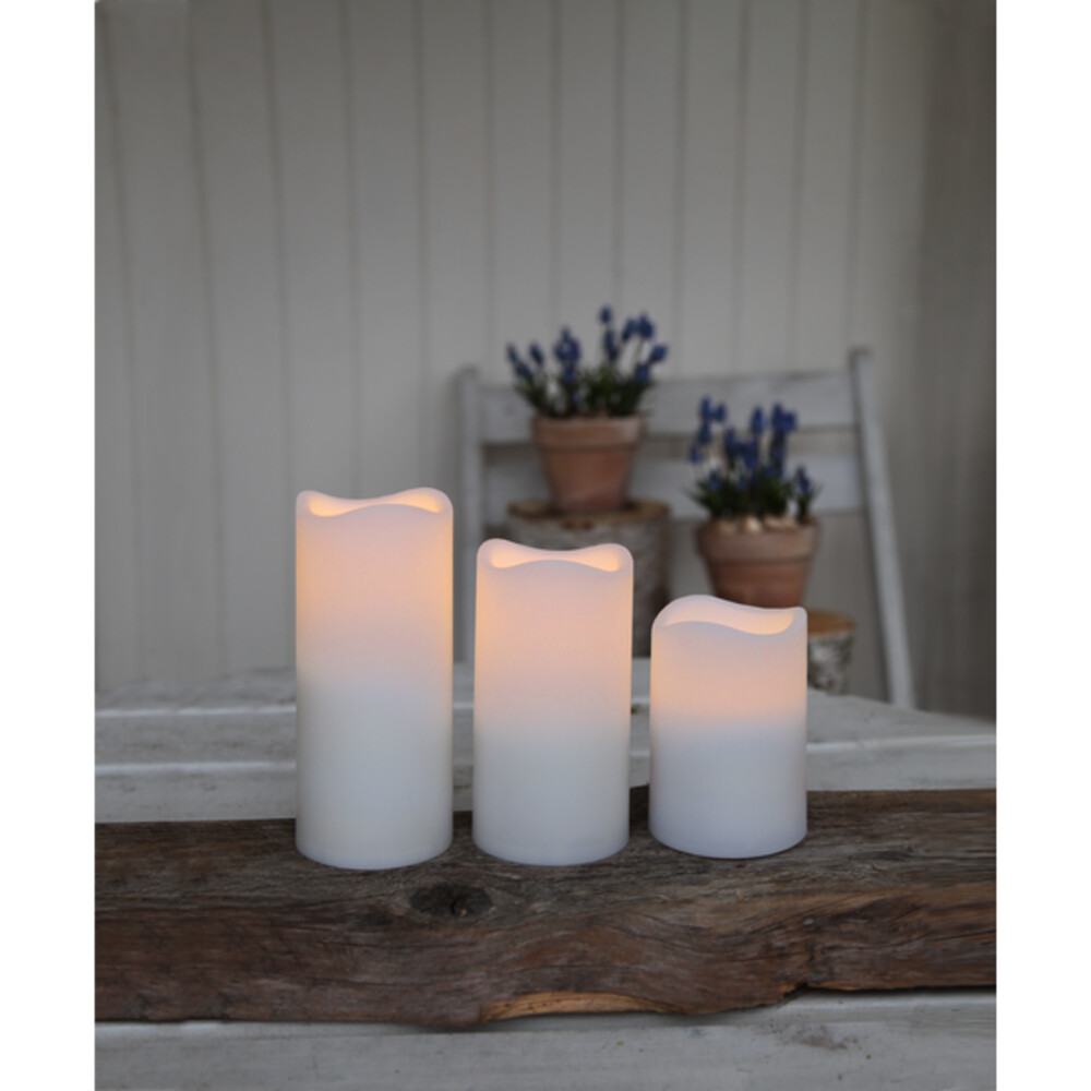 Elegant flackernde LED Kerzen-Set aus Kunststoff von Star Trading