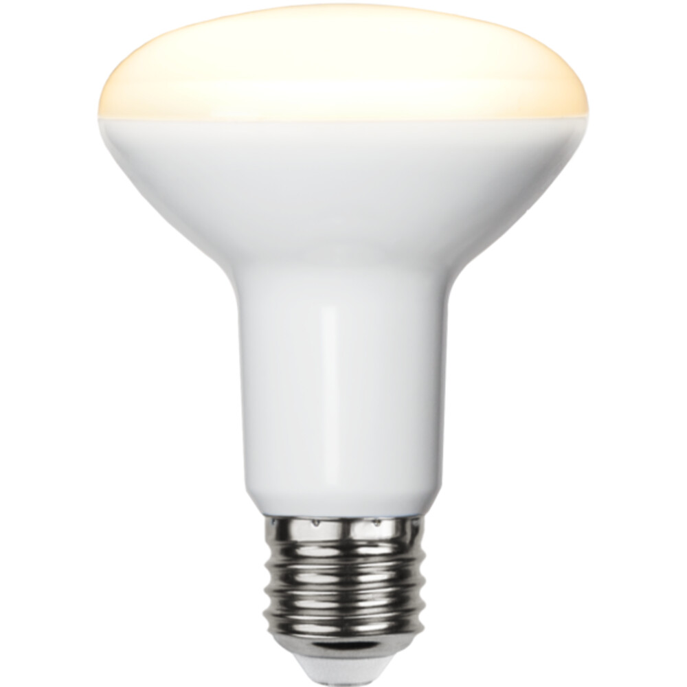 Eine warmweiße LED-Lampe der Marke Star Trading mit E27 Fassung und satten 806 Lumens