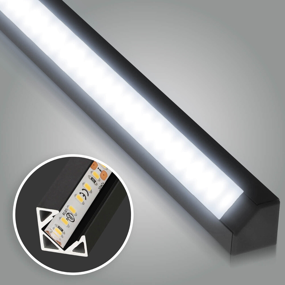 Professionelle, neutralweiße LED Leiste von LED Universum mit einer beeindruckenden Helligkeit, strategisch konzipiert für kleinste Ecken.