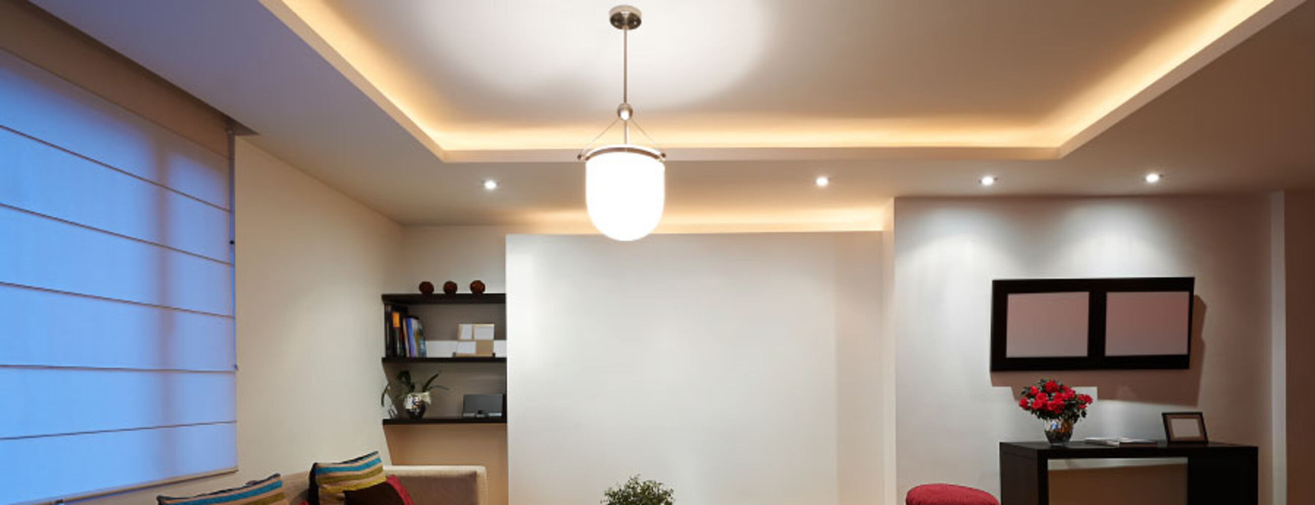 Premium warmweißer LED Streifen von LED Universum, in S Shape Bauweise mit 72 LEDs pro Meter