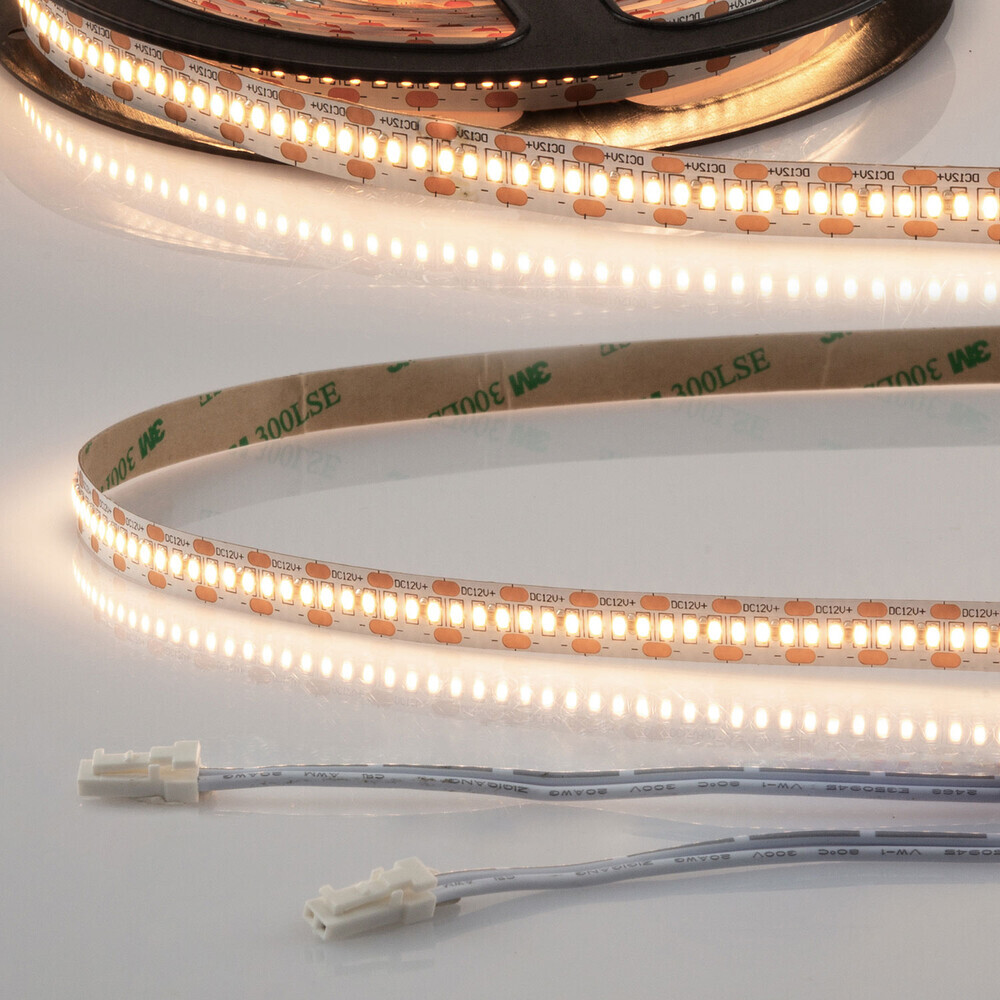 Hochqualitativer LED Streifen von Isoled, flexibel, mit intensiver Lichtqualität und einer Lichttemperatur von 3000K
