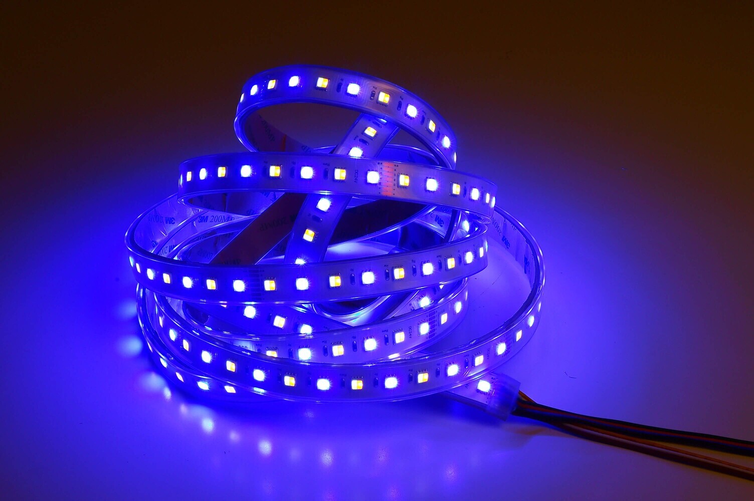 Hochqualitativer flexibler LED-Streifen von Deko-Light in warmen und kalten Weißtönen