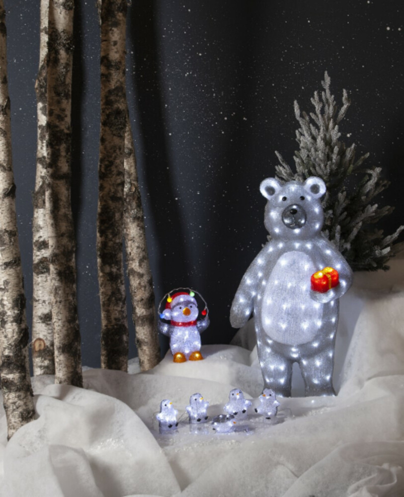 Attraktive graue Leuchtfigur in Bärform mit Geschenk vorne, beleuchtet mit 150 kühlen weißen LED Lampen von Star Trading