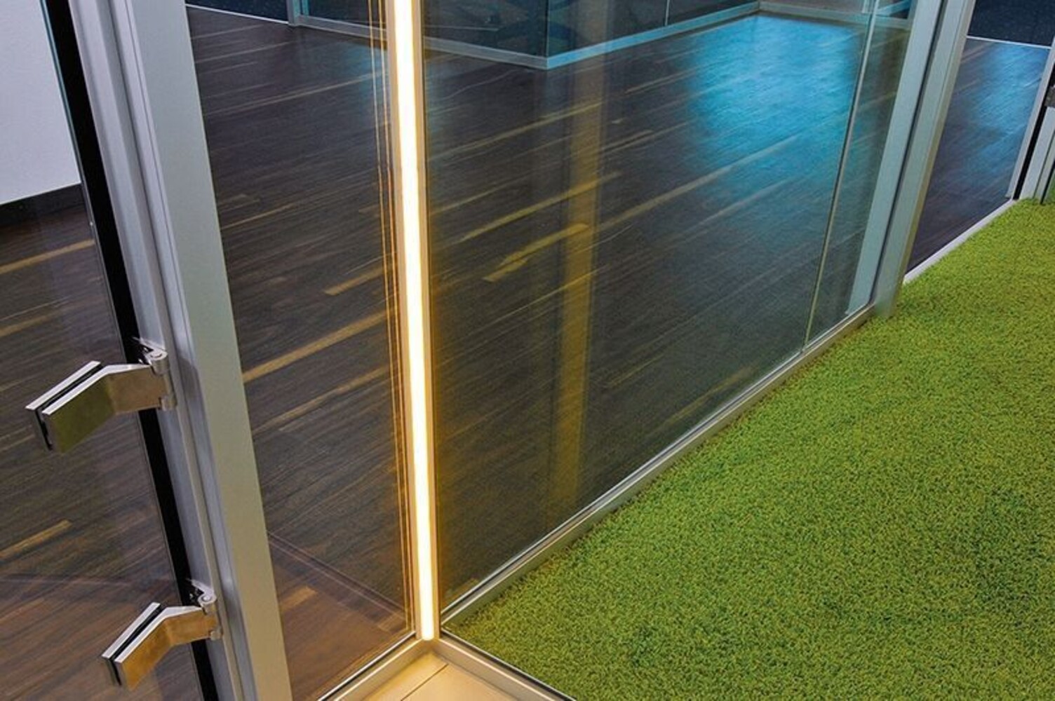 elegantes mattes silbernes LED-Profil von Deko-Light
