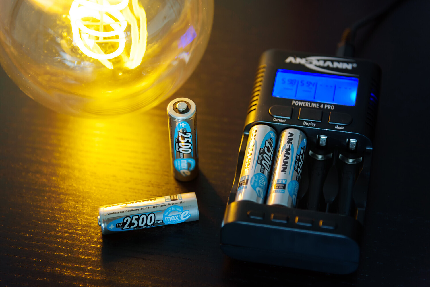 Hochwertige AA Batterien von Ansmann in sorgfältiger Verpackung