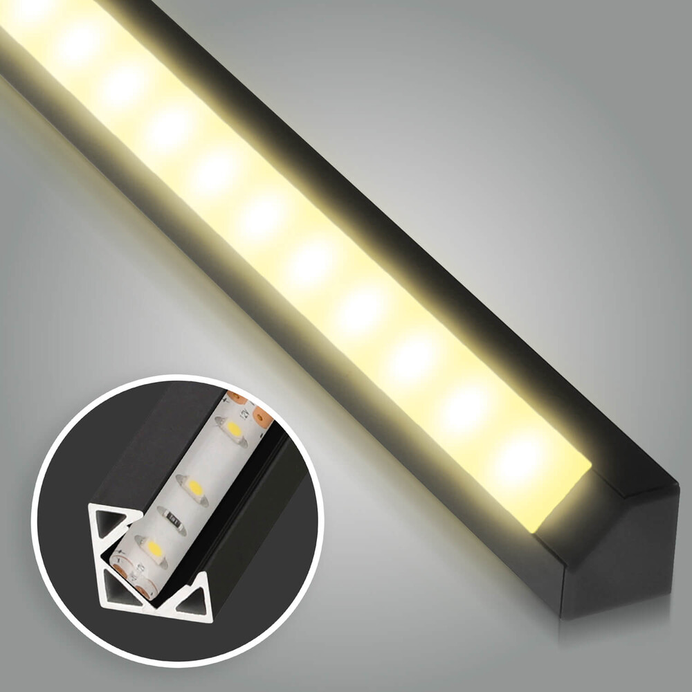 Warmweiße LED-Leiste Basic Comfort im schlanken schwarzem Design von LED Universum