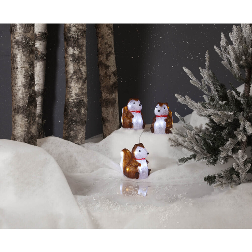 Leuchtender LED-Acryl-Figuren-Set von Star Trading, bestehend aus drei entzückenden Eichhörnchen. Jedez Eichhörnchen leuchtet mit 10 reinweißen LEDs, die eine angenehm helle und gleichmäßige Ausleuchtung erzeugen.