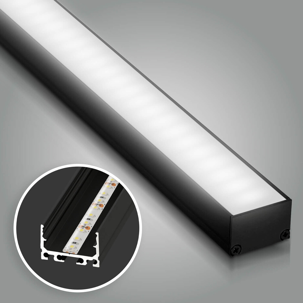 Hochwertige LED Leiste von LED Universum im robusten schwarzen Design, ideal für jede Beleuchtungssituation